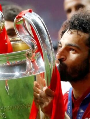 محمد صلاح يطوي صفحة ليفربول بعد 9 سنوات حافلة بالأرقام القياسية والإنجازات