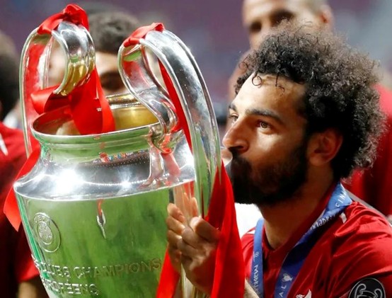 محمد صلاح يطوي صفحة ليفربول بعد 9 سنوات حافلة بالأرقام القياسية والإنجازات