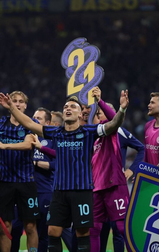 إنتر ميلان يتوج بطلاً لكأس إيطاليا للمرة العاشرة بعد فوزه على لاتسيو 2-0 في النهائي