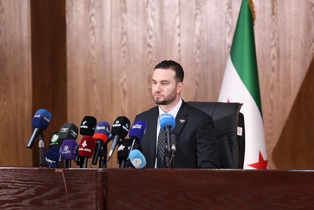 دمشق تعلن استعدادها للتعاون مع أوروبا لملاحقة ضباط النظام المخلوع المتهمين بجرائم