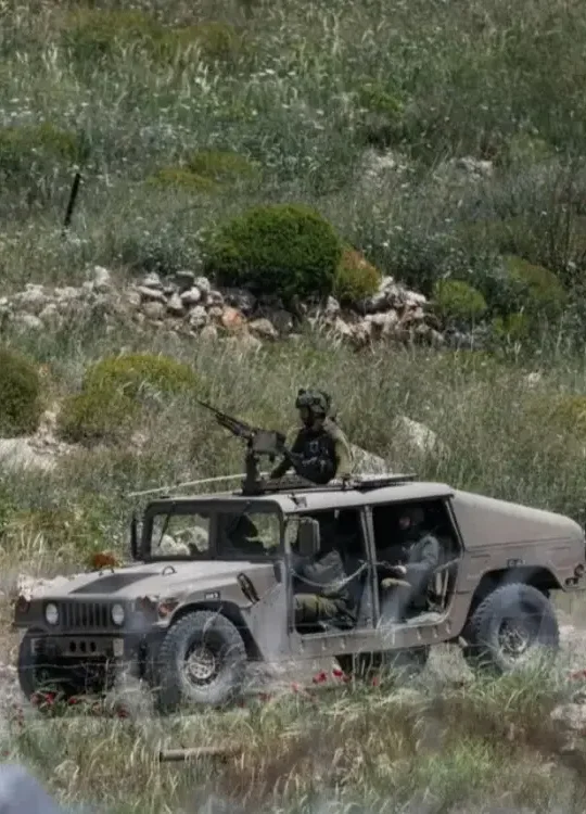 الاحتلال الإسرائيلي يقصف محيط طرنجة ويُلقي منشورات تحذيرية في ريف درعا