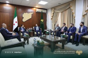 وزير الاشغال العامة والإسكان يلتقي القائم بأعمال السفارة المصرية