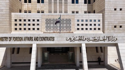 الشيباني وباراك يبحثان تعزيز العلاقات والتعافي الاقتصادي في سوريا