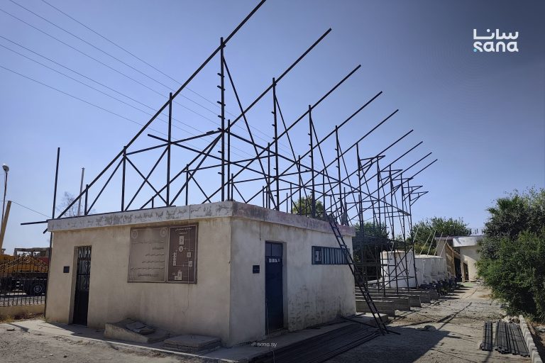 ديرالزور.. تركيب منظومات طاقة شمسية في 3 محطات مياه لزيادة ساعات التشغيل