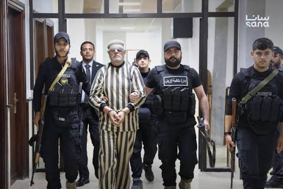 الداخلية تعلن تَسلُم اللواء في النظام البائد عادل عيسى من السلطات اللبنانية