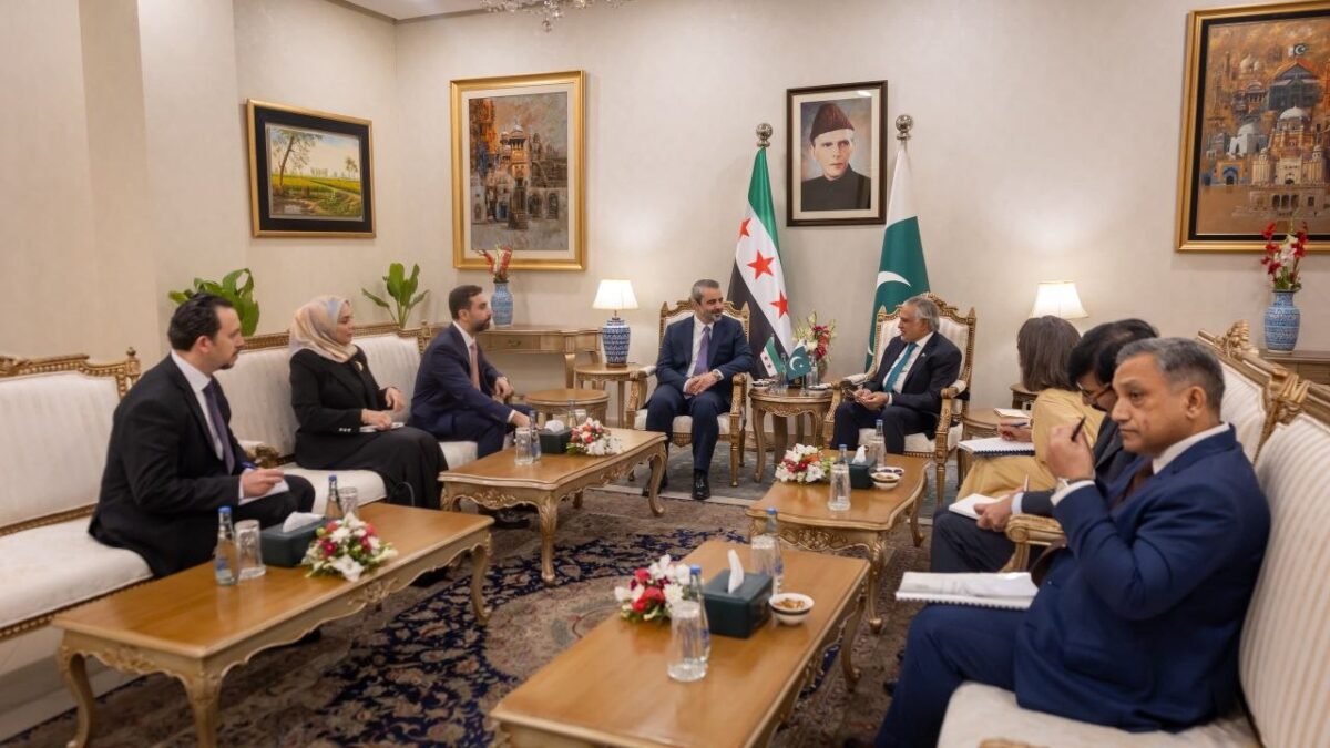 الشيباني يلتقي نظيره الباكستاني إسحاق دار في إسلام آباد