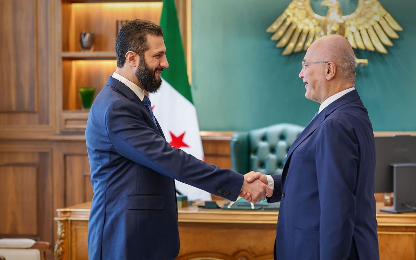 الرئيس الشرع يبحث مع مفوض اللاجئين تعزيز التعاون ودعم رؤية "سوريا من دون مخيمات"