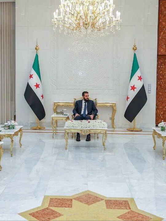 الرئيس الشرع يلتقي عبدي بدمشق وواشنطن تعتبر حل "قسد" خطوة تاريخية