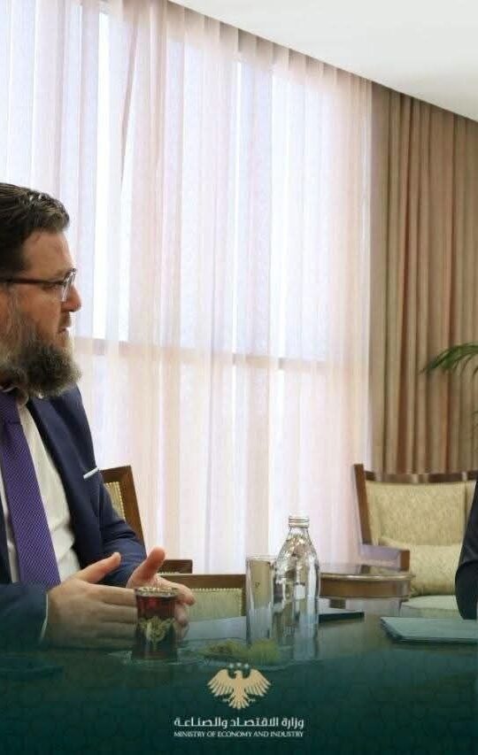 جولة ميدانية لإنشاء مدينة صناعية في مواقع مقترحة بالرقة